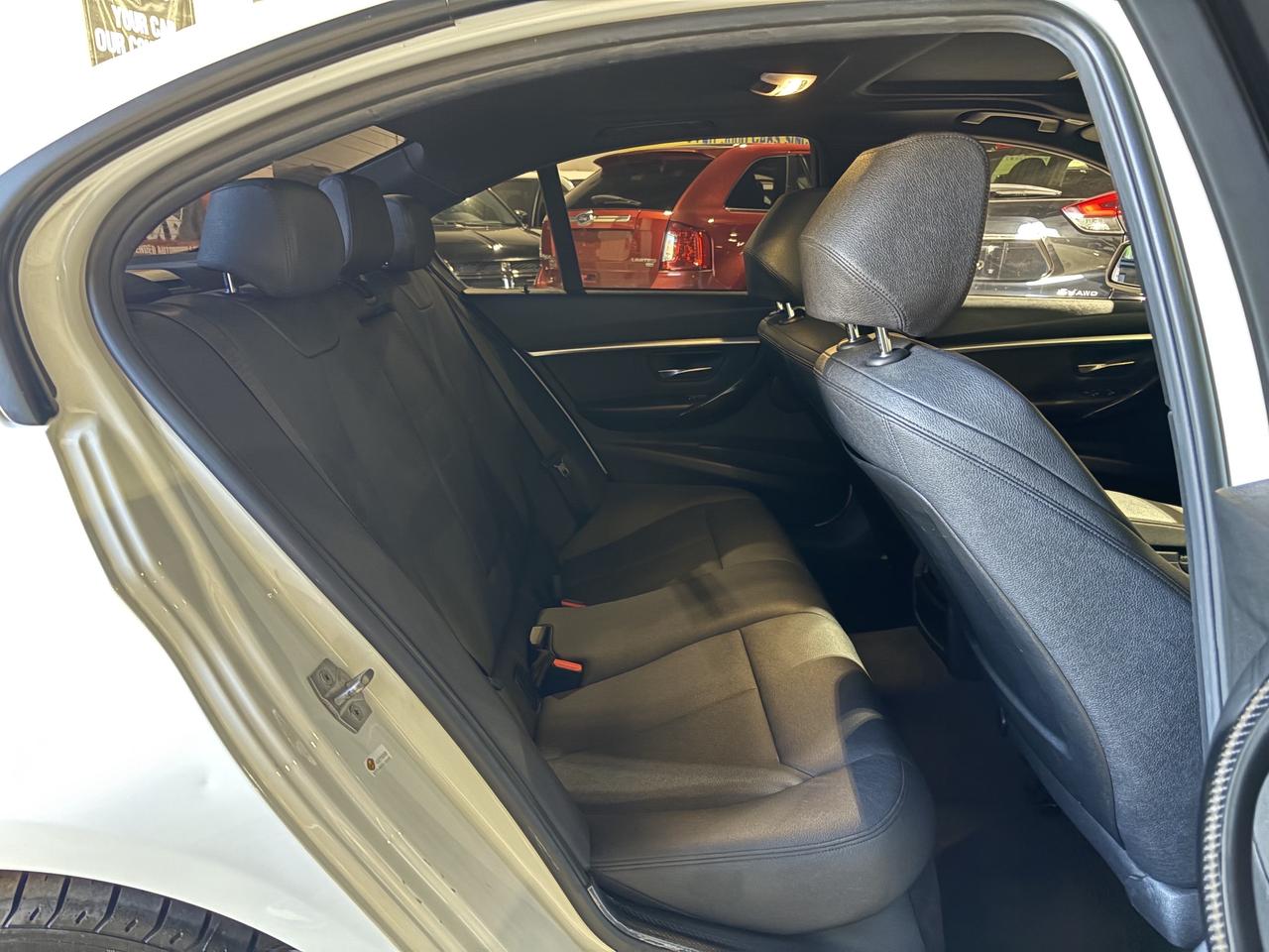 2018 BMW 3 Series 330i xDrive Sedan Photo