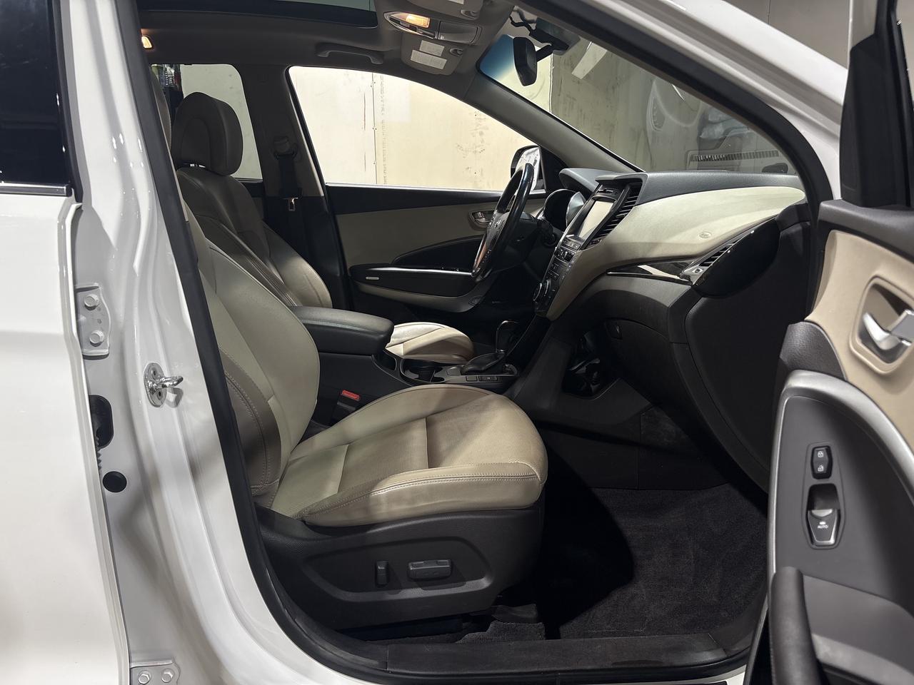 2018 Hyundai Santa Fe XL AWD Limited w/6 Seats Photo