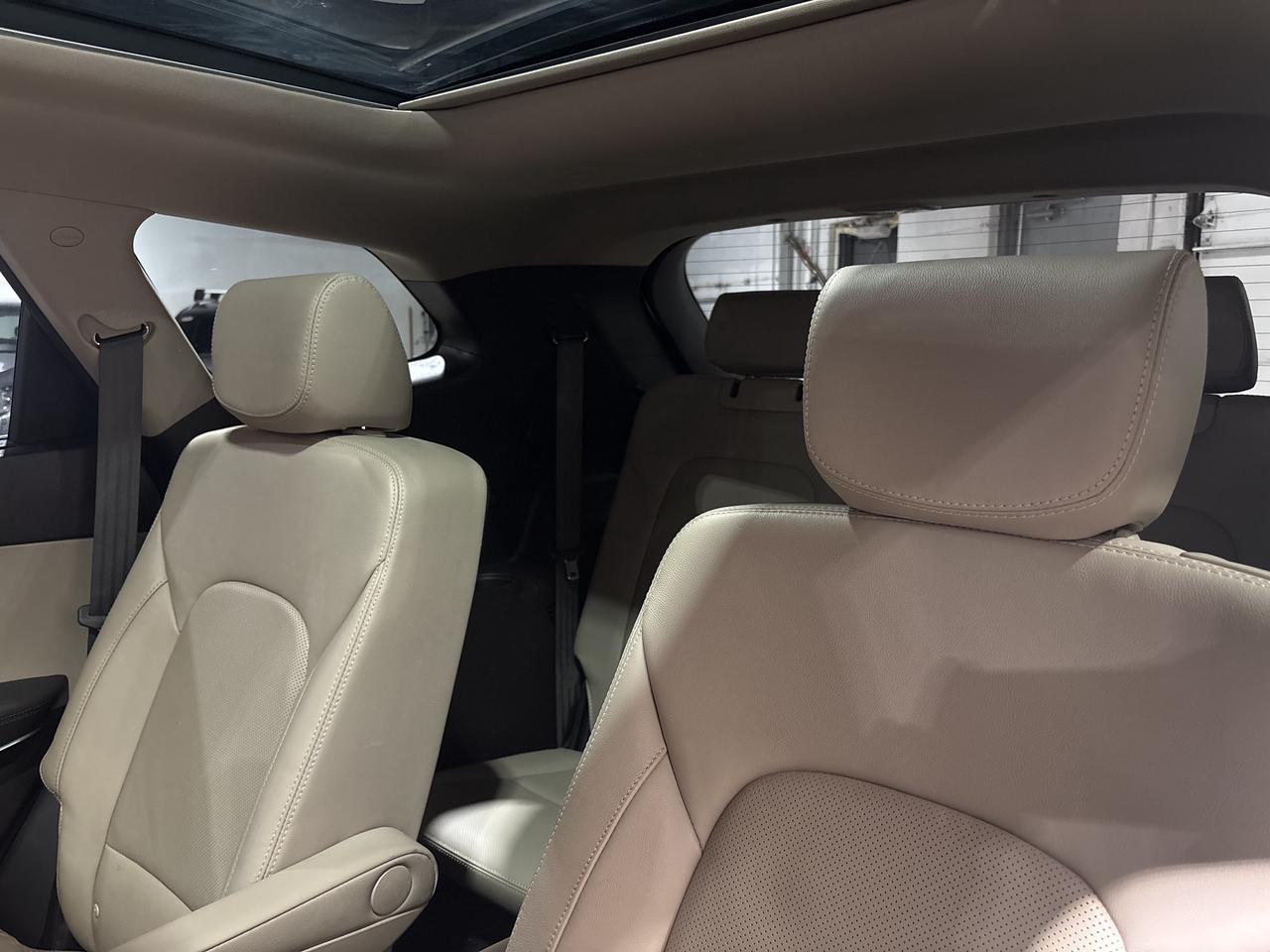 2018 Hyundai Santa Fe XL AWD Limited w/6 Seats Photo