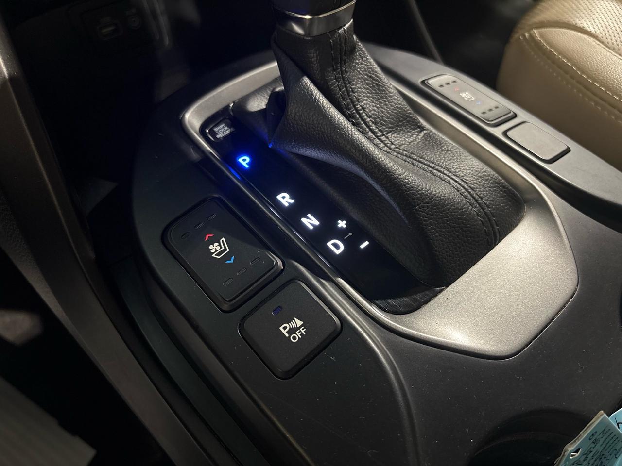 2018 Hyundai Santa Fe XL AWD Limited w/6 Seats Photo
