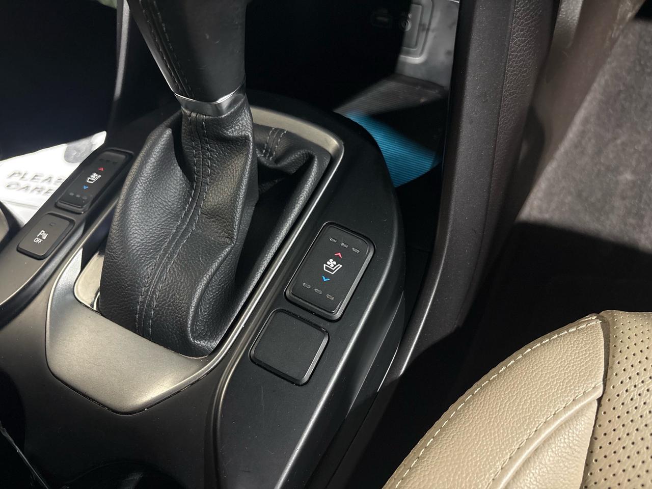 2018 Hyundai Santa Fe XL AWD Limited w/6 Seats Photo