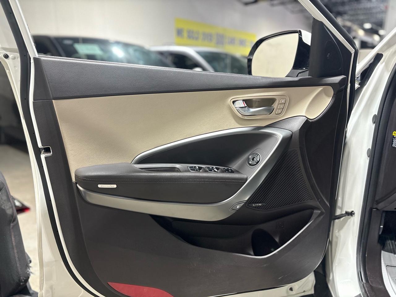 2018 Hyundai Santa Fe XL AWD Limited w/6 Seats Photo