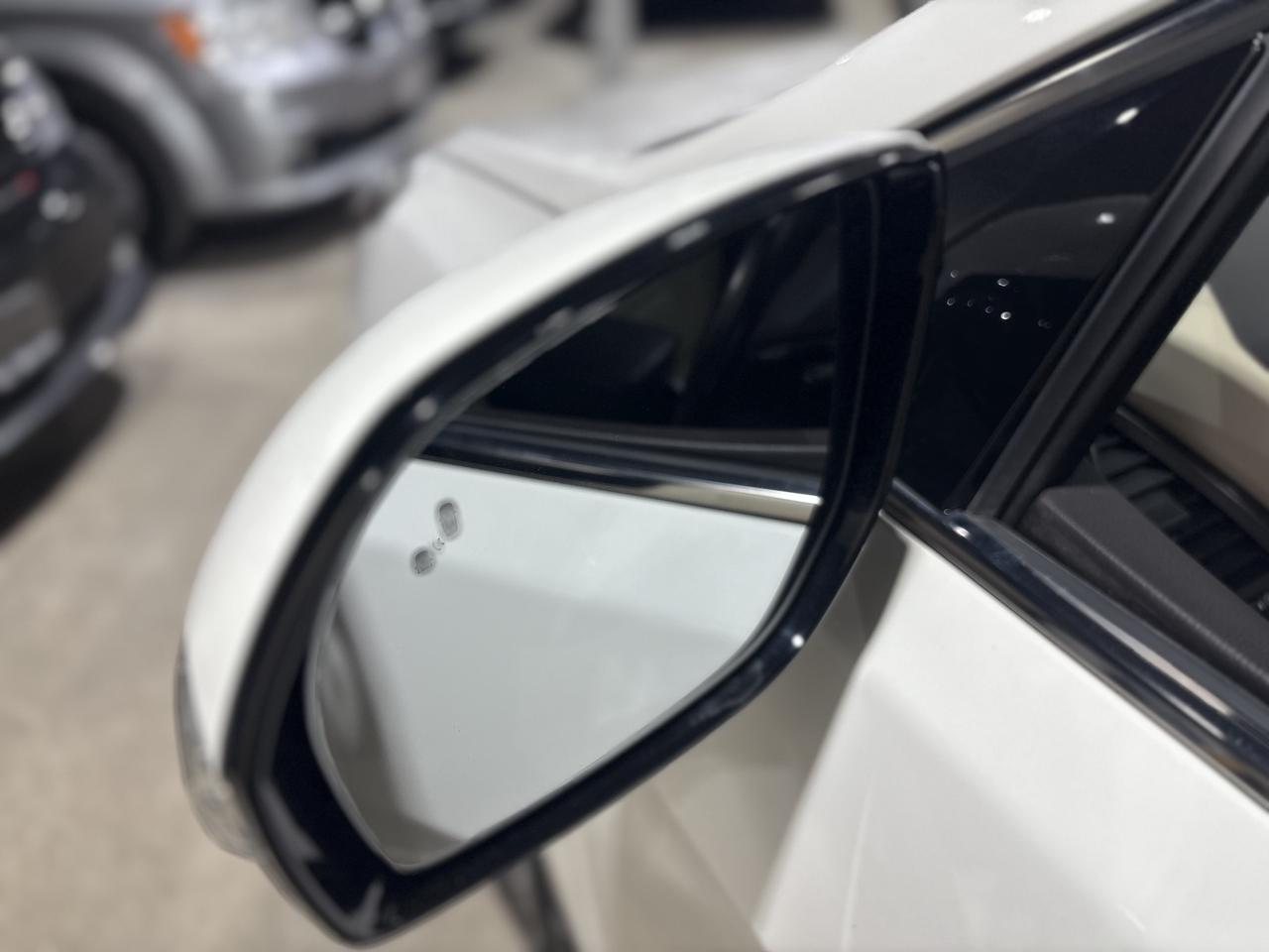 2018 Hyundai Santa Fe XL AWD Limited w/6 Seats Photo