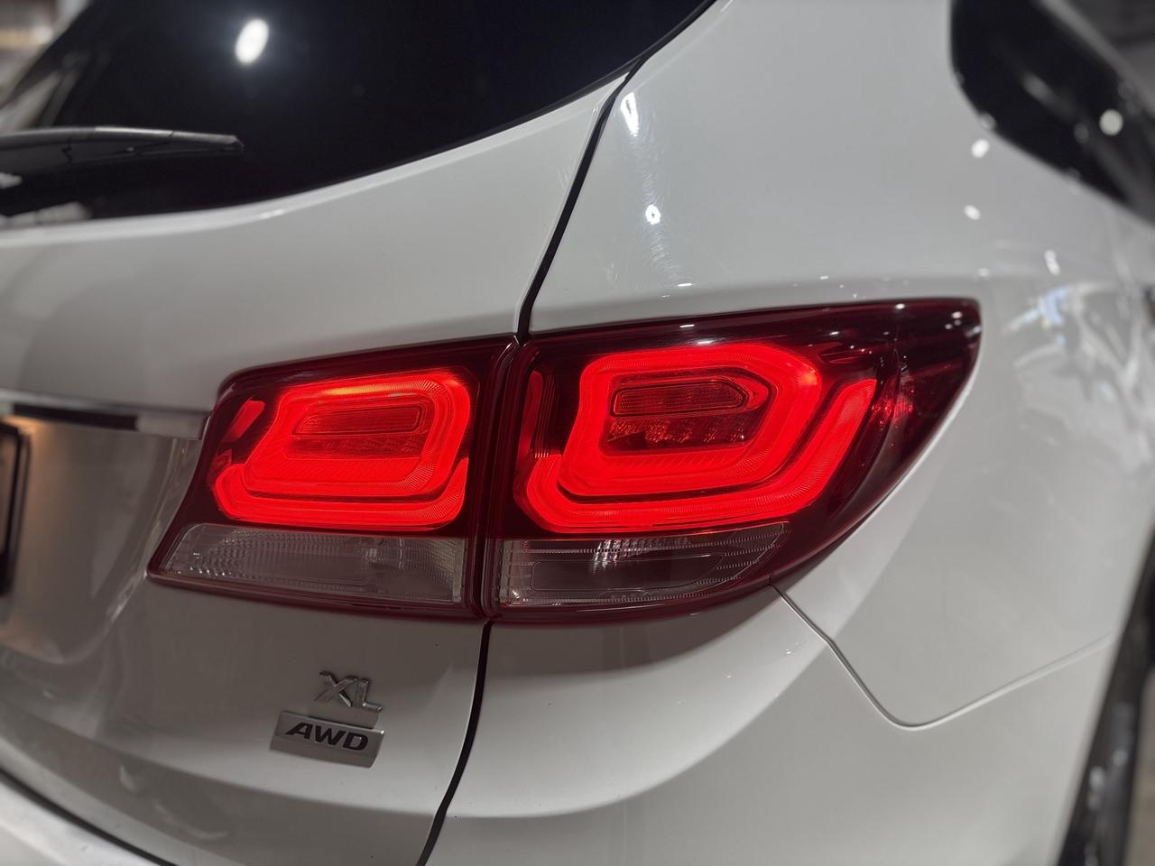 2018 Hyundai Santa Fe XL AWD Limited w/6 Seats Photo