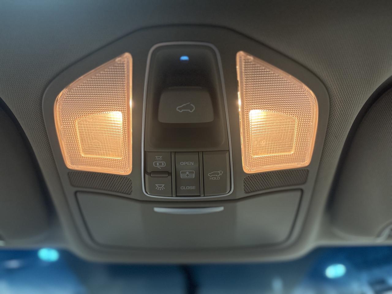 2018 Hyundai Santa Fe XL AWD Limited w/6 Seats Photo