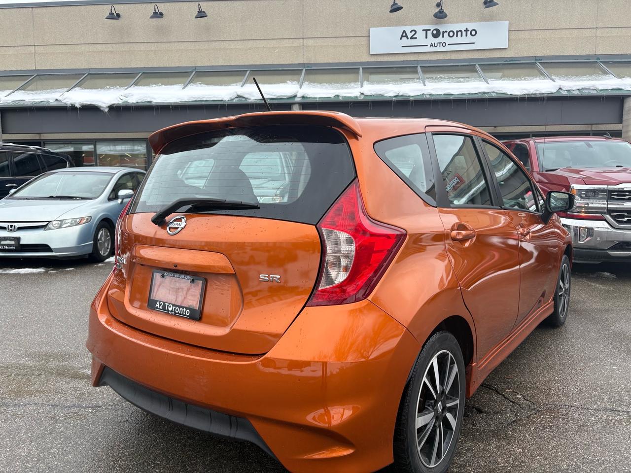 2018 Nissan Versa Note SL AUTO Photo4