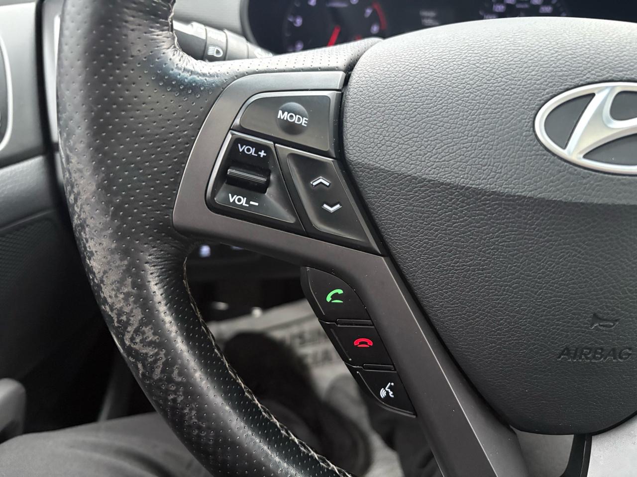 2016 Hyundai Veloster 3dr Cpe Man Turbo Photo