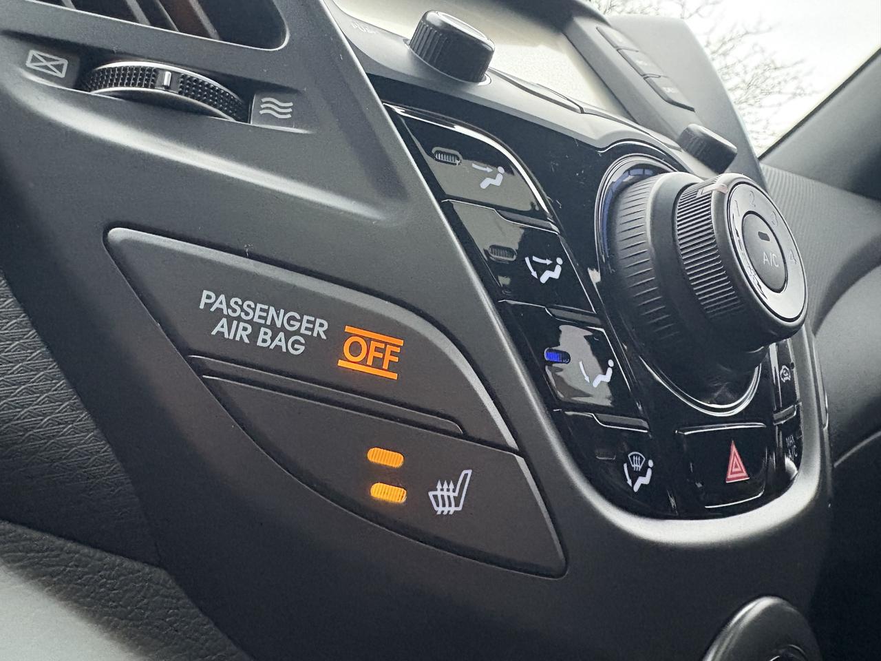 2016 Hyundai Veloster 3dr Cpe Man Turbo Photo