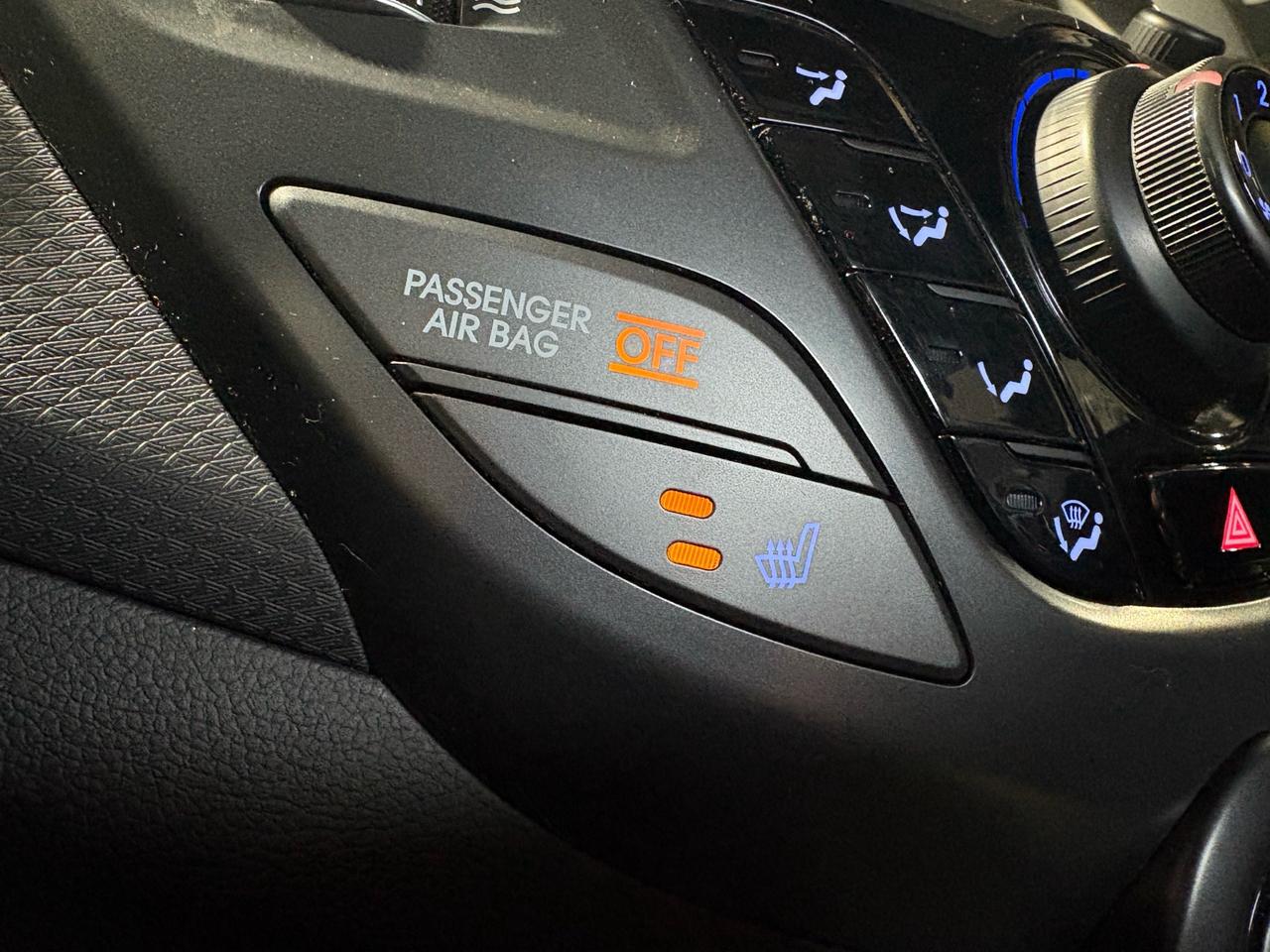 2016 Hyundai Veloster 3dr Cpe Man Turbo Photo