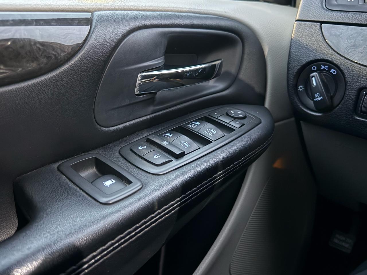 2015 Dodge Grand Caravan 4dr Wgn Crew Plus Photo