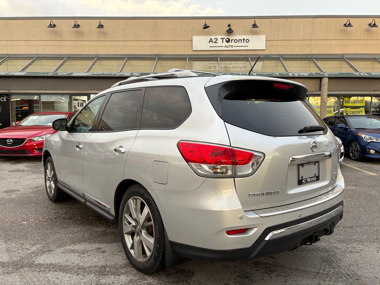 2014 Nissan Pathfinder 4WD 4DR PLATINUM Photo
