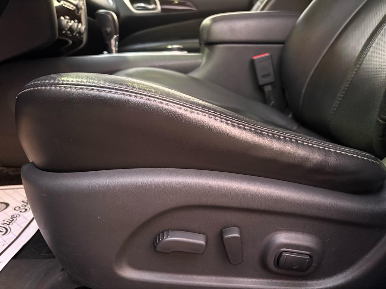2014 Nissan Pathfinder 4WD 4DR PLATINUM Photo