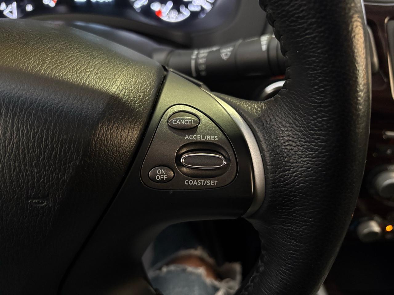 2014 Nissan Pathfinder 4WD 4DR PLATINUM Photo