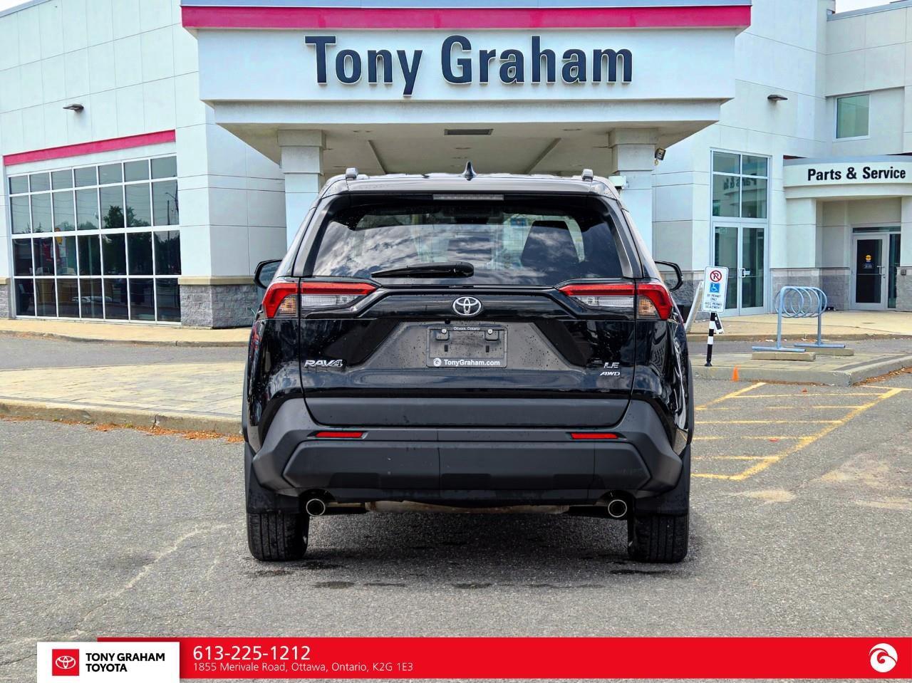2022 Toyota RAV4 LE Photo
