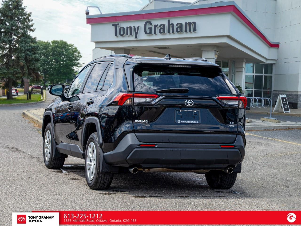 2022 Toyota RAV4 LE Photo3