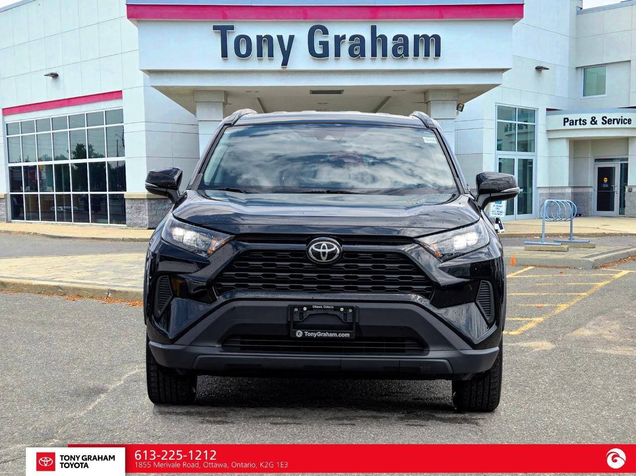 2022 Toyota RAV4 LE Photo