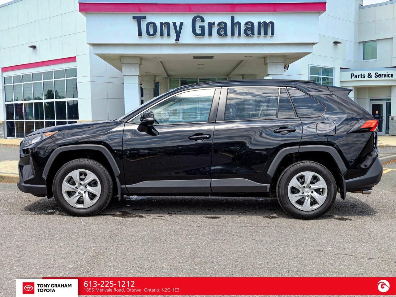 2022 Toyota RAV4 LE Photo