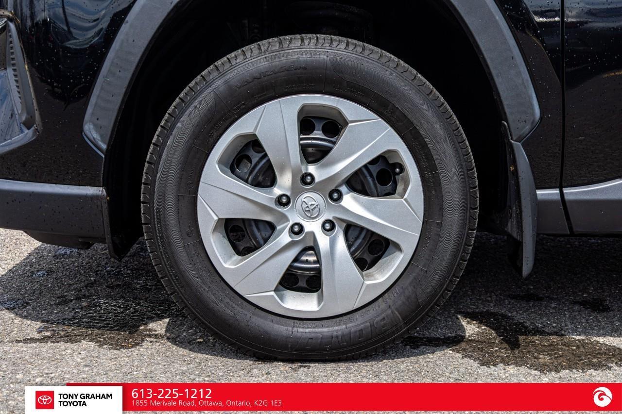 2022 Toyota RAV4 LE Photo