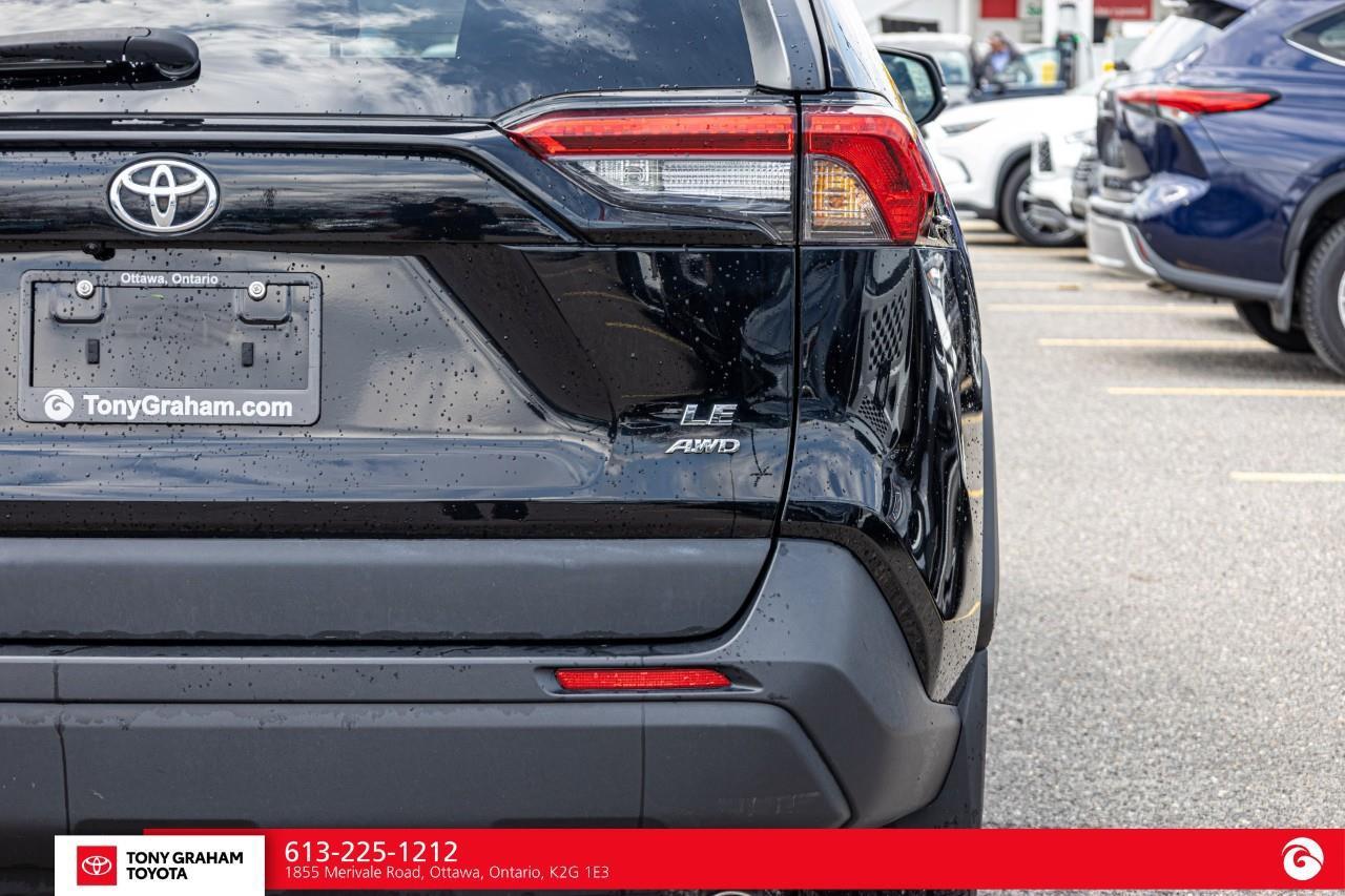 2022 Toyota RAV4 LE Photo