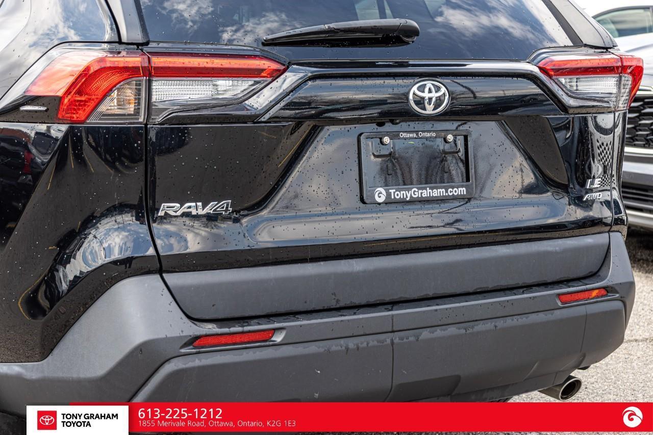 2022 Toyota RAV4 LE Photo