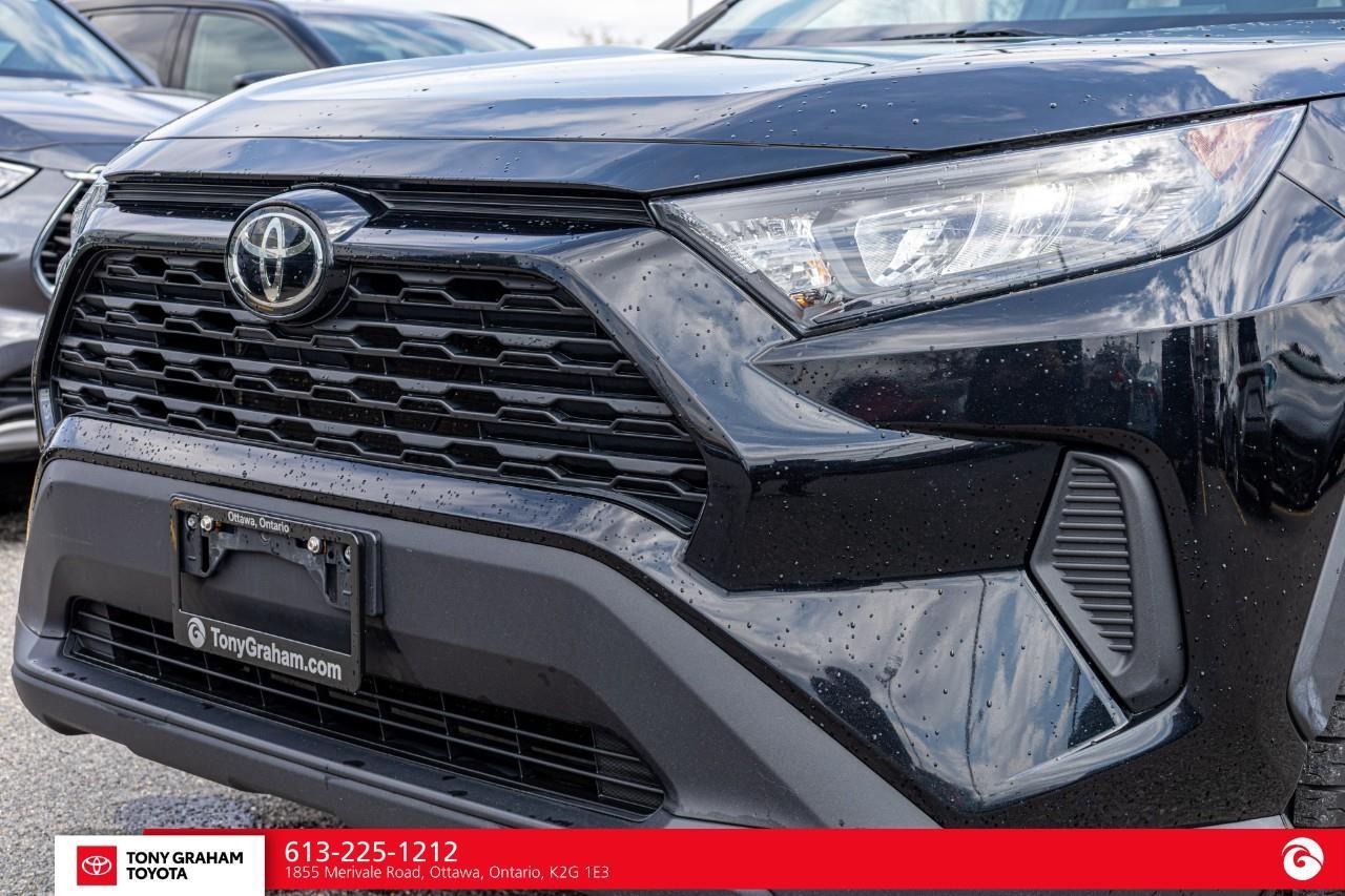2022 Toyota RAV4 LE Photo