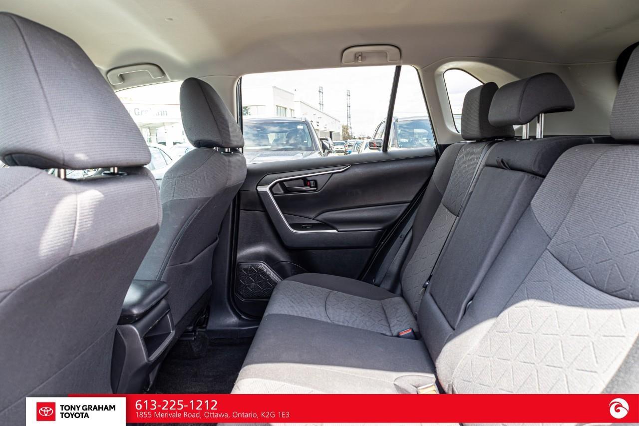 2022 Toyota RAV4 LE Photo