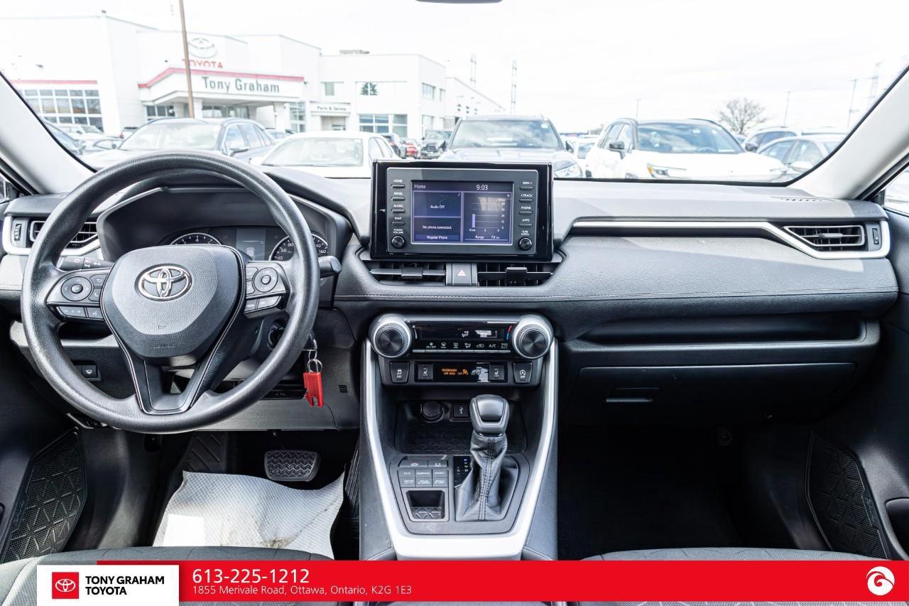 2022 Toyota RAV4 LE Photo