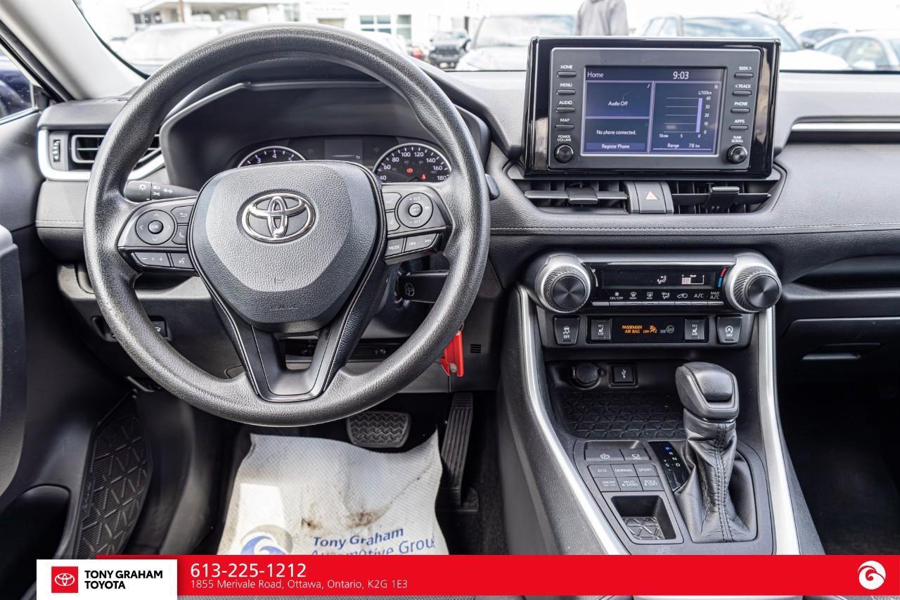 2022 Toyota RAV4 LE Photo