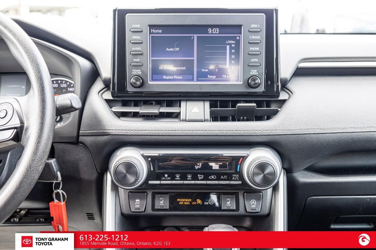 2022 Toyota RAV4 LE Photo