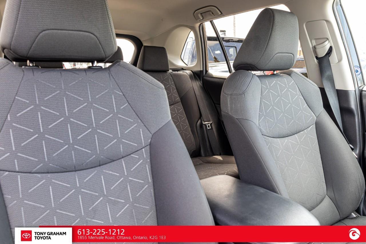 2022 Toyota RAV4 LE Photo