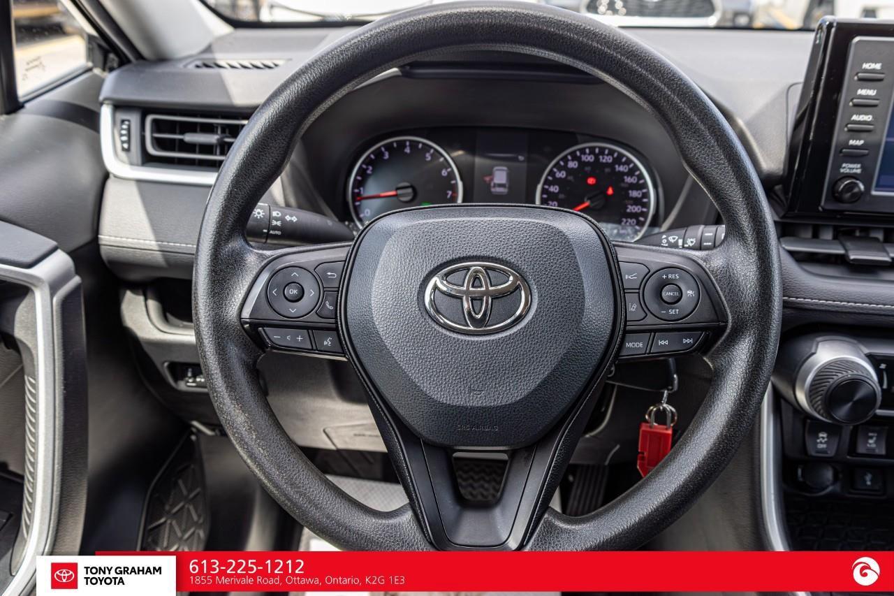 2022 Toyota RAV4 LE Photo