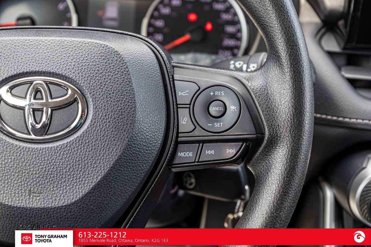 2022 Toyota RAV4 LE Photo