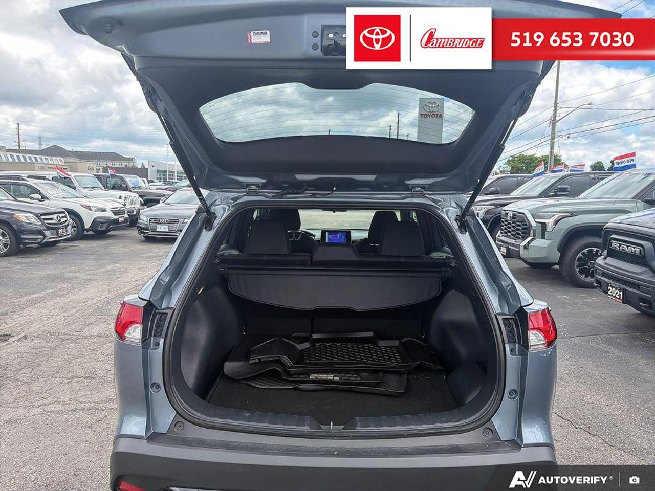 2024 Toyota Corolla Cross Hybrid SE HYBRID Photo