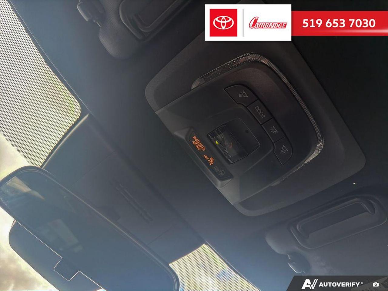 2024 Toyota Corolla Cross Hybrid SE HYBRID Photo
