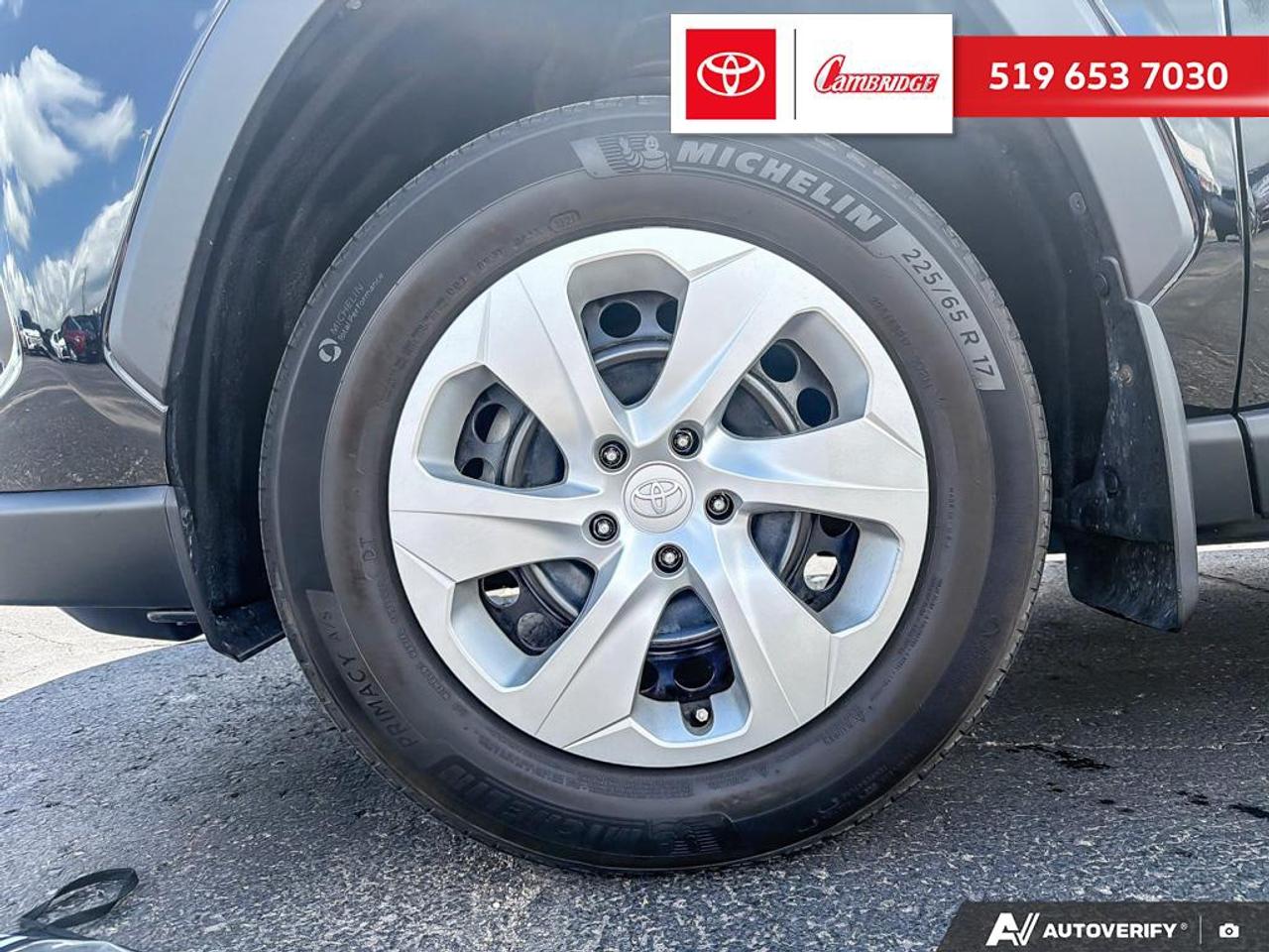 2021 Toyota RAV4 LE Photo