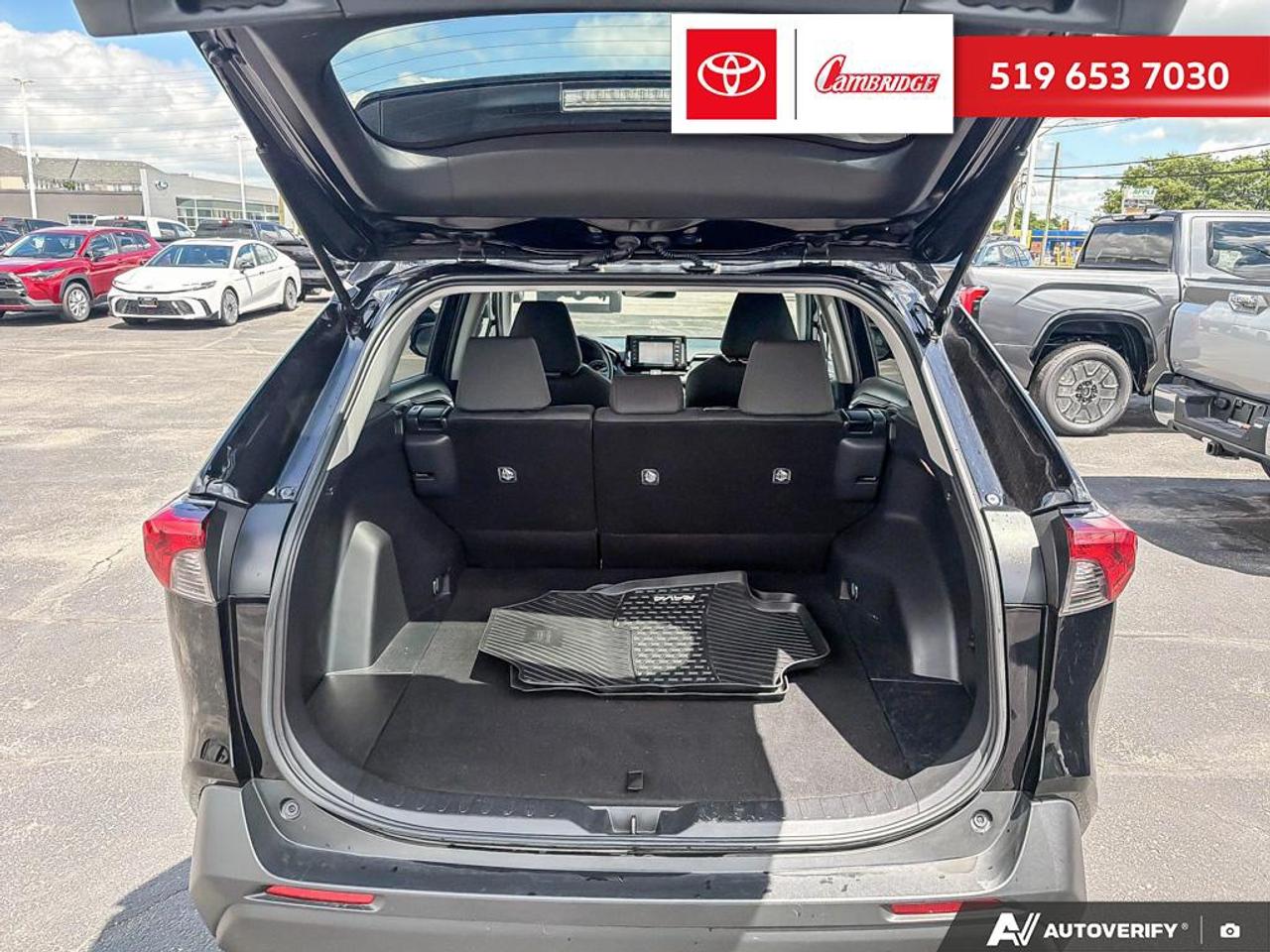 2021 Toyota RAV4 LE Photo