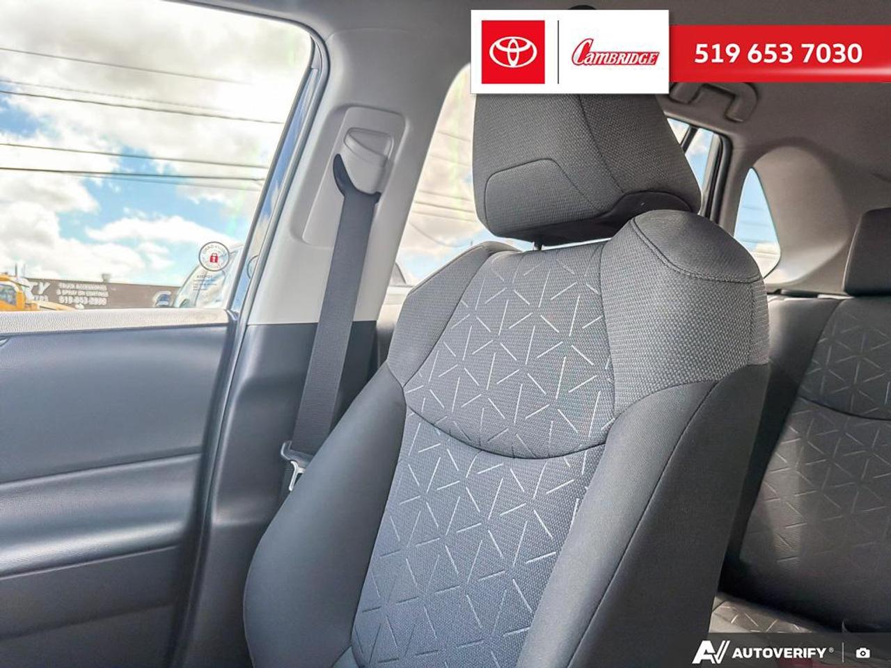 2021 Toyota RAV4 LE Photo