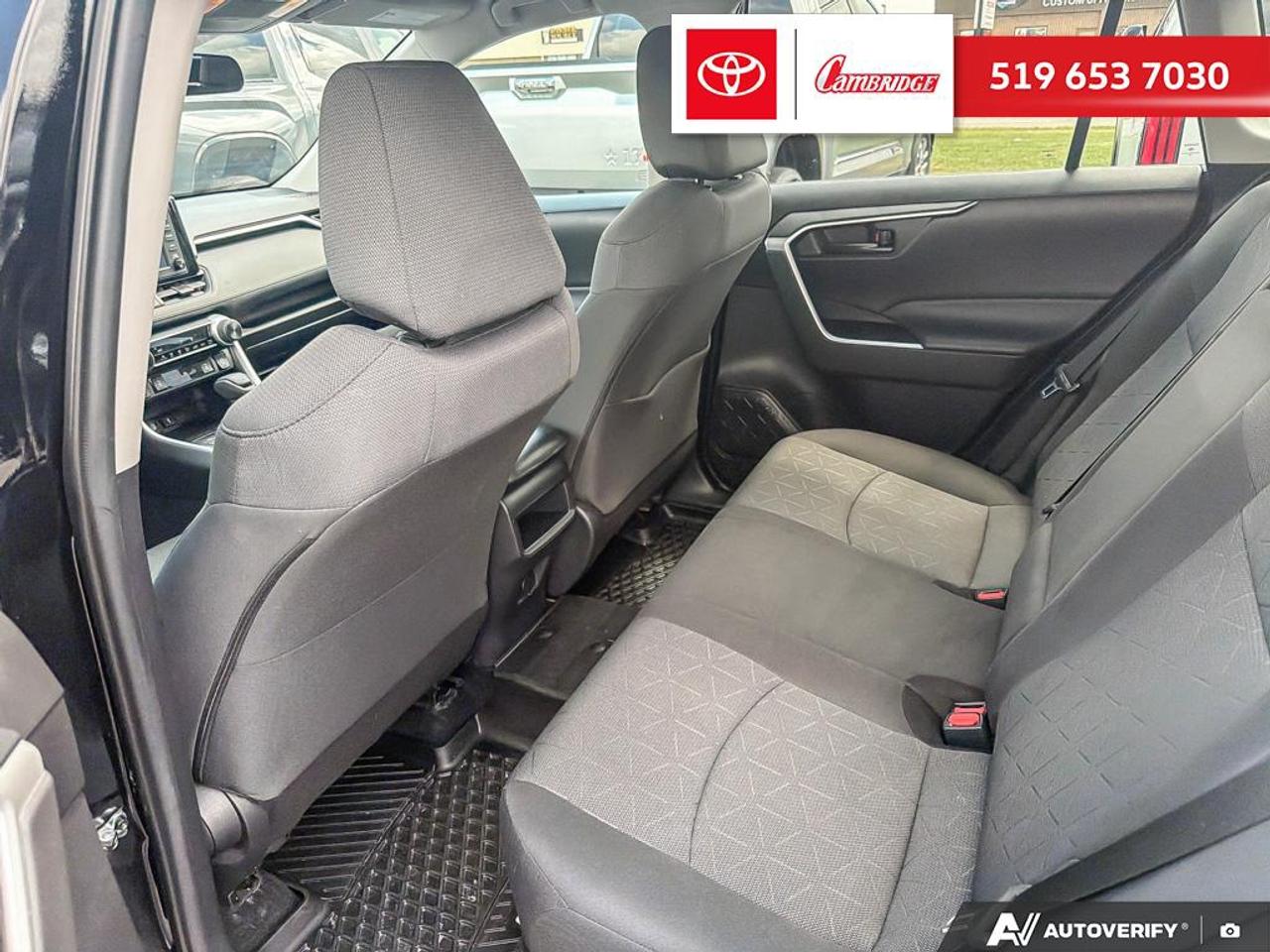 2021 Toyota RAV4 LE Photo