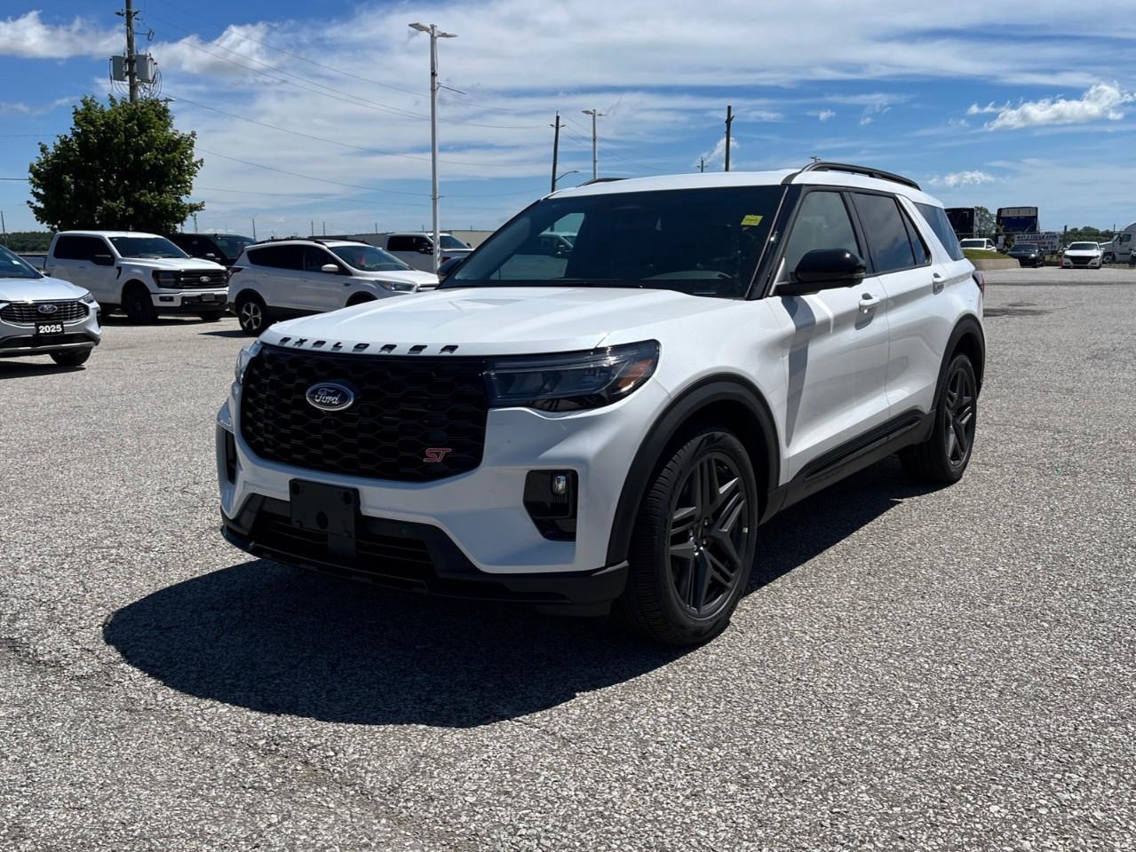 2026 Ford Explorer ST Photo3