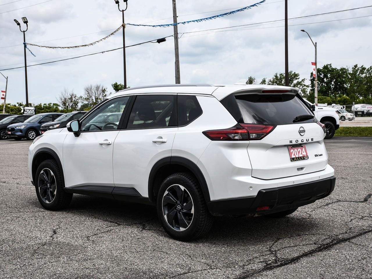 2024 Nissan Rogue SV MOONROOF Photo3
