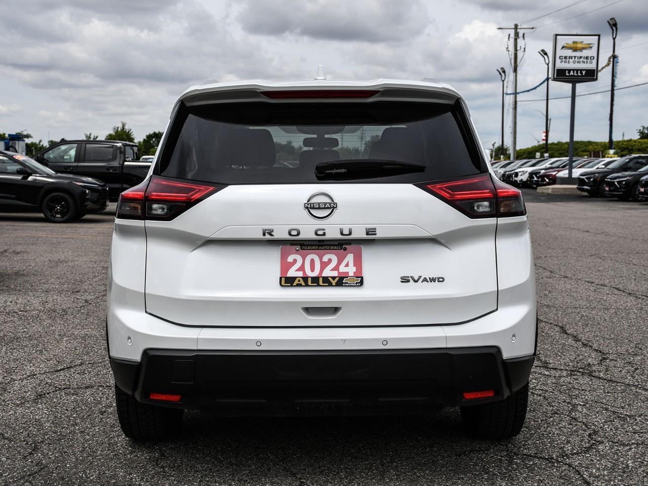 2024 Nissan Rogue SV MOONROOF Photo