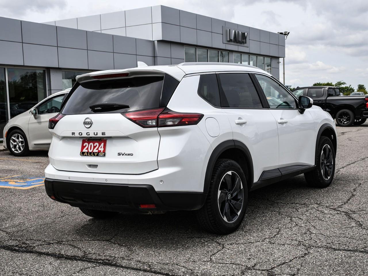 2024 Nissan Rogue SV MOONROOF Photo