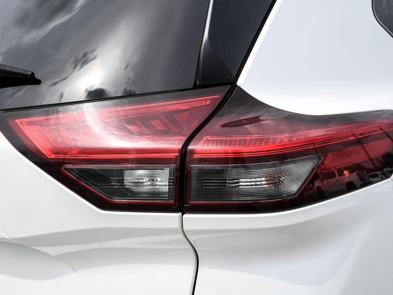 2024 Nissan Rogue SV MOONROOF Photo