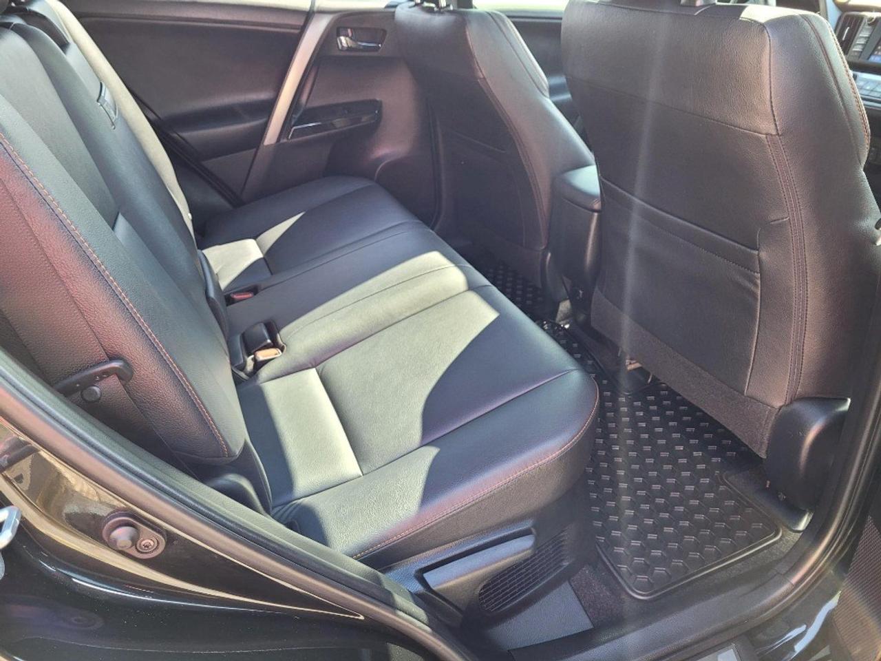 2018 Toyota RAV4 Hybrid AWD Hybrid SE Photo