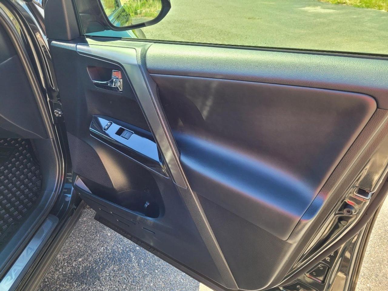 2018 Toyota RAV4 Hybrid AWD Hybrid SE Photo