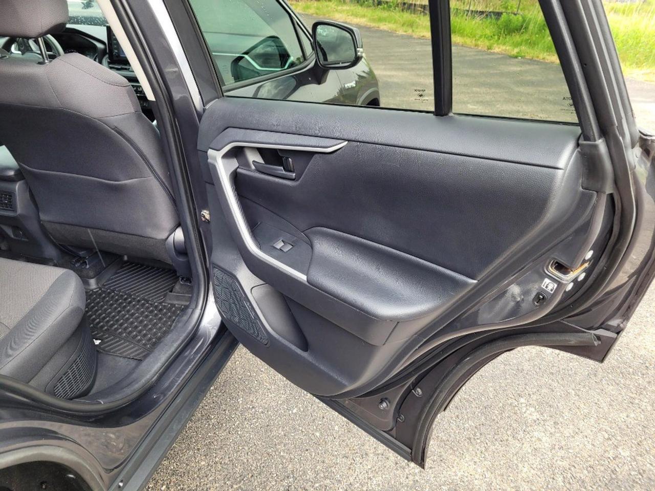 2019 Toyota RAV4 Hybrid AWD Hybrid LE Photo