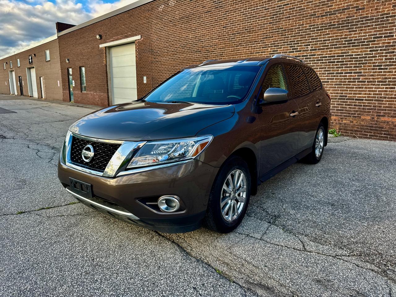 2016 Nissan Pathfinder Platinum Photo