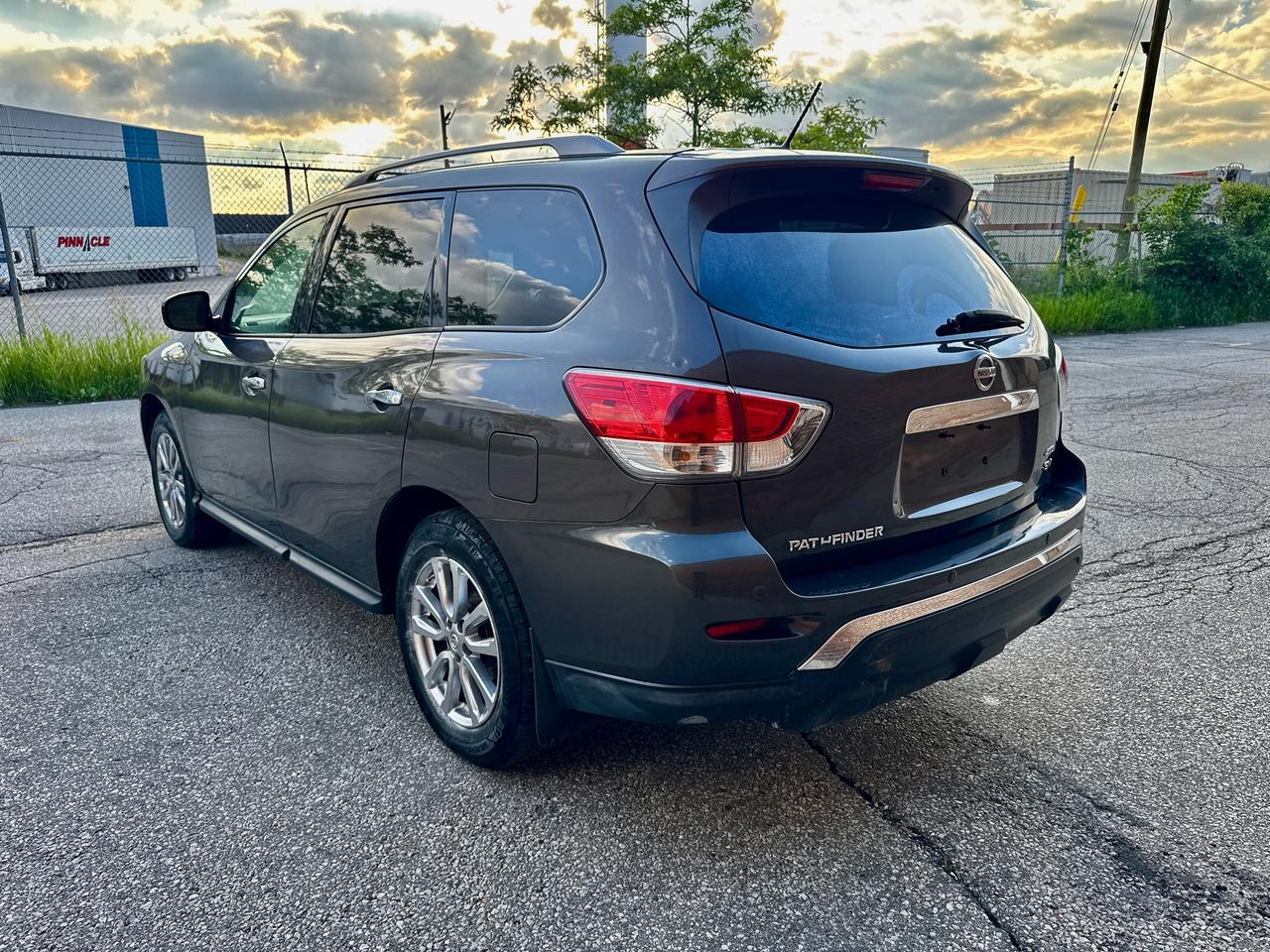2016 Nissan Pathfinder Platinum Photo