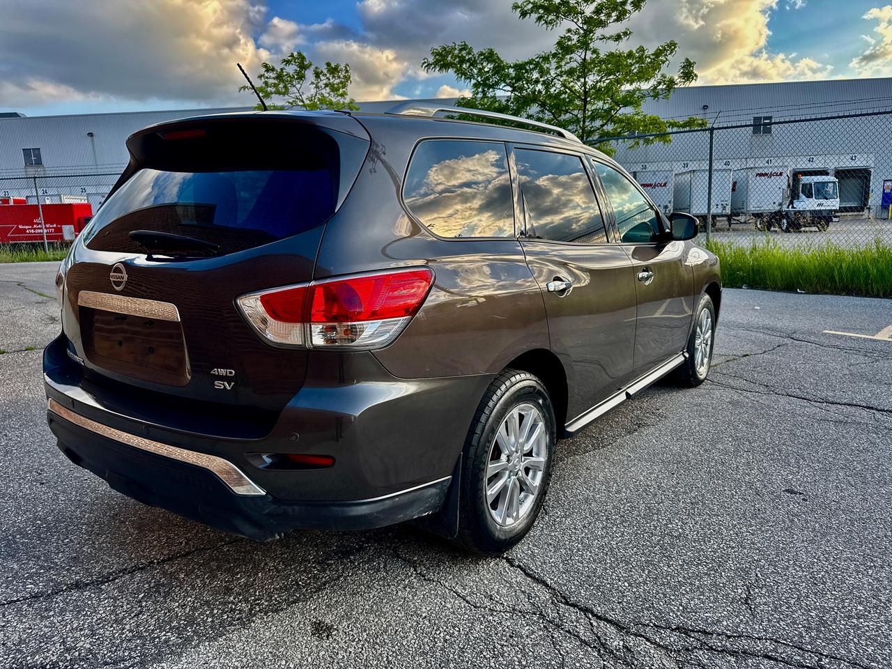 2016 Nissan Pathfinder Platinum Photo