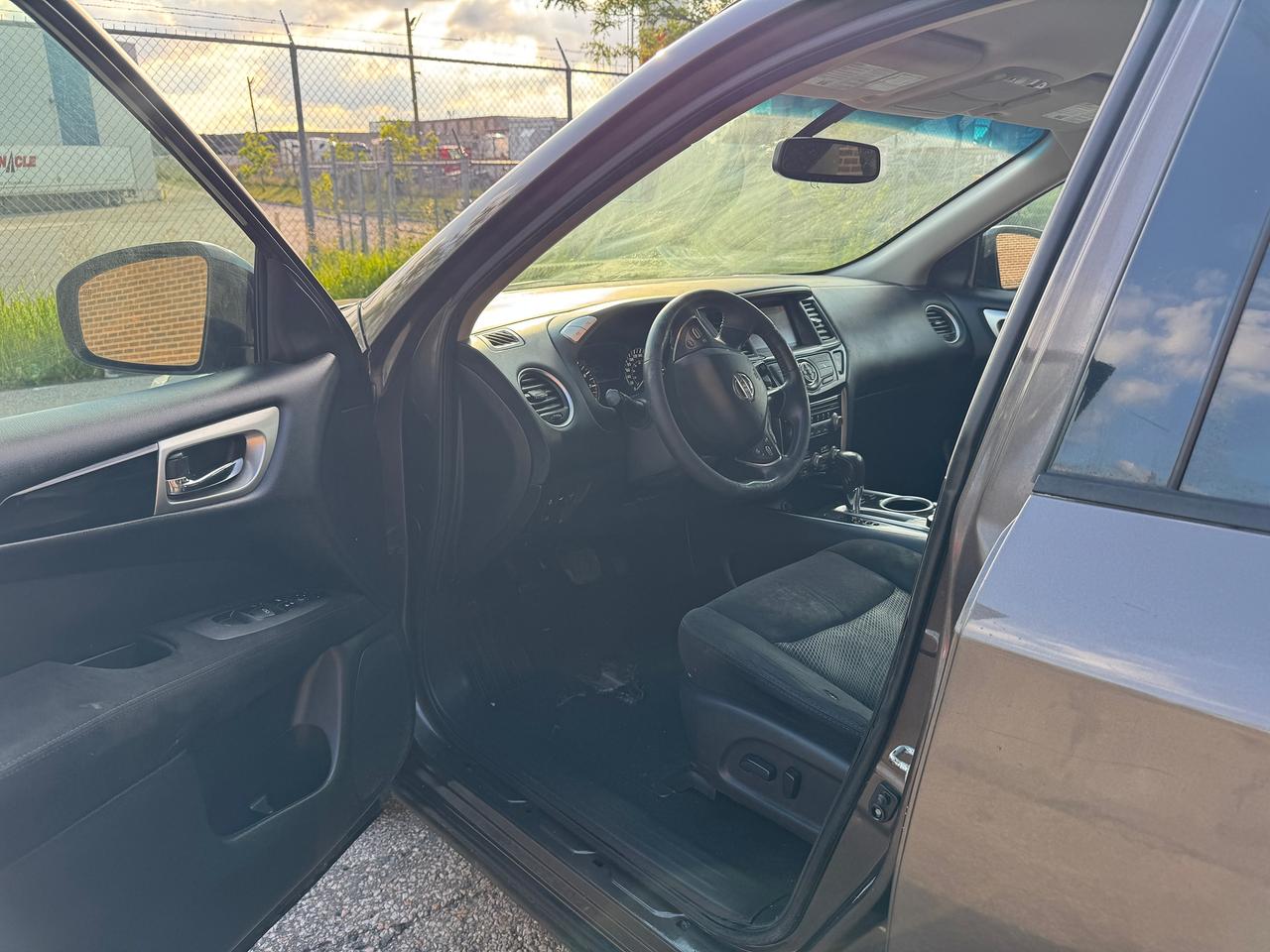 2016 Nissan Pathfinder Platinum Photo